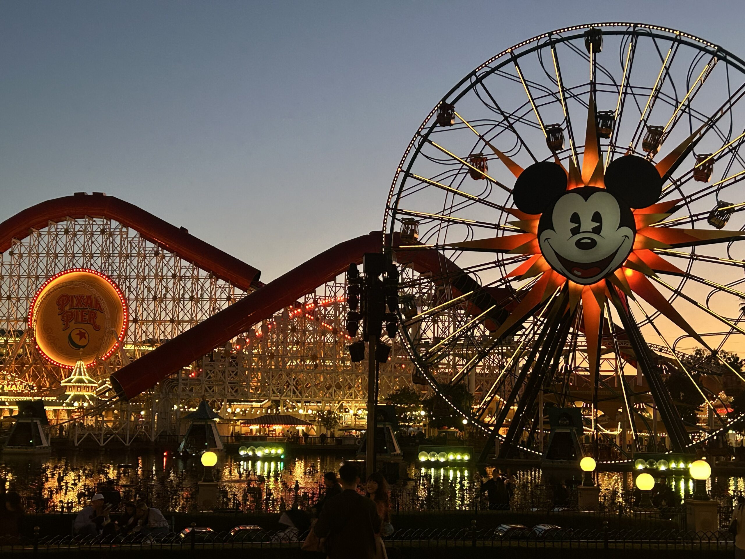 ロサンゼルス ディズニーカリフォルニアアドベンチャー ピクサーピア
